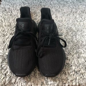 Women’s Adidas Swiftrun Sneakers 👟